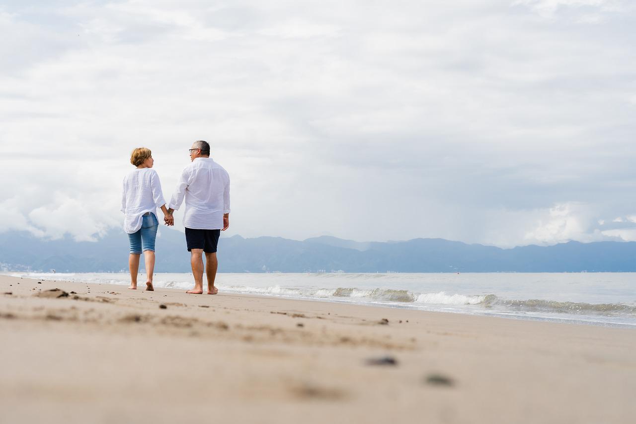 beach, couple, leisure-5571533.jpg